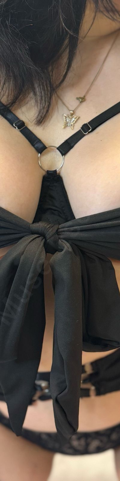 Crystal and Friends, escort in Mt Eden, Auckland (photo 2)